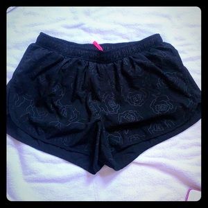 Old Navy 🐬 Dolphin Hem Run Shorts